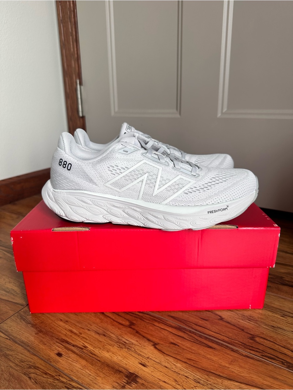 New Balance Fresh Foam x 880 v14 Grey Men’s size 7 Women’s Size 8.5